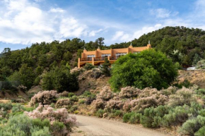 Side-by-side Adobes, 9 Mi To Taos Ski Valley